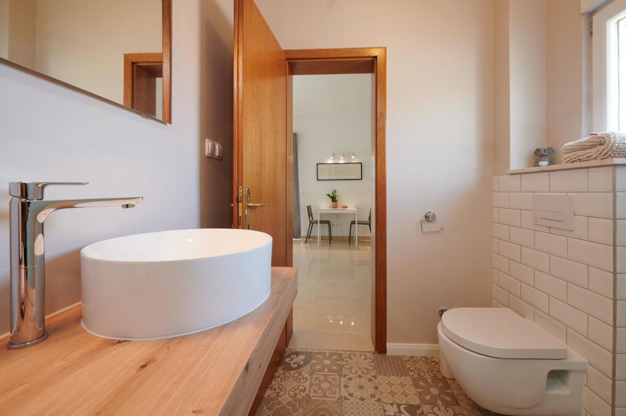 T&T Sea View Apartments Trogir Extérieur photo