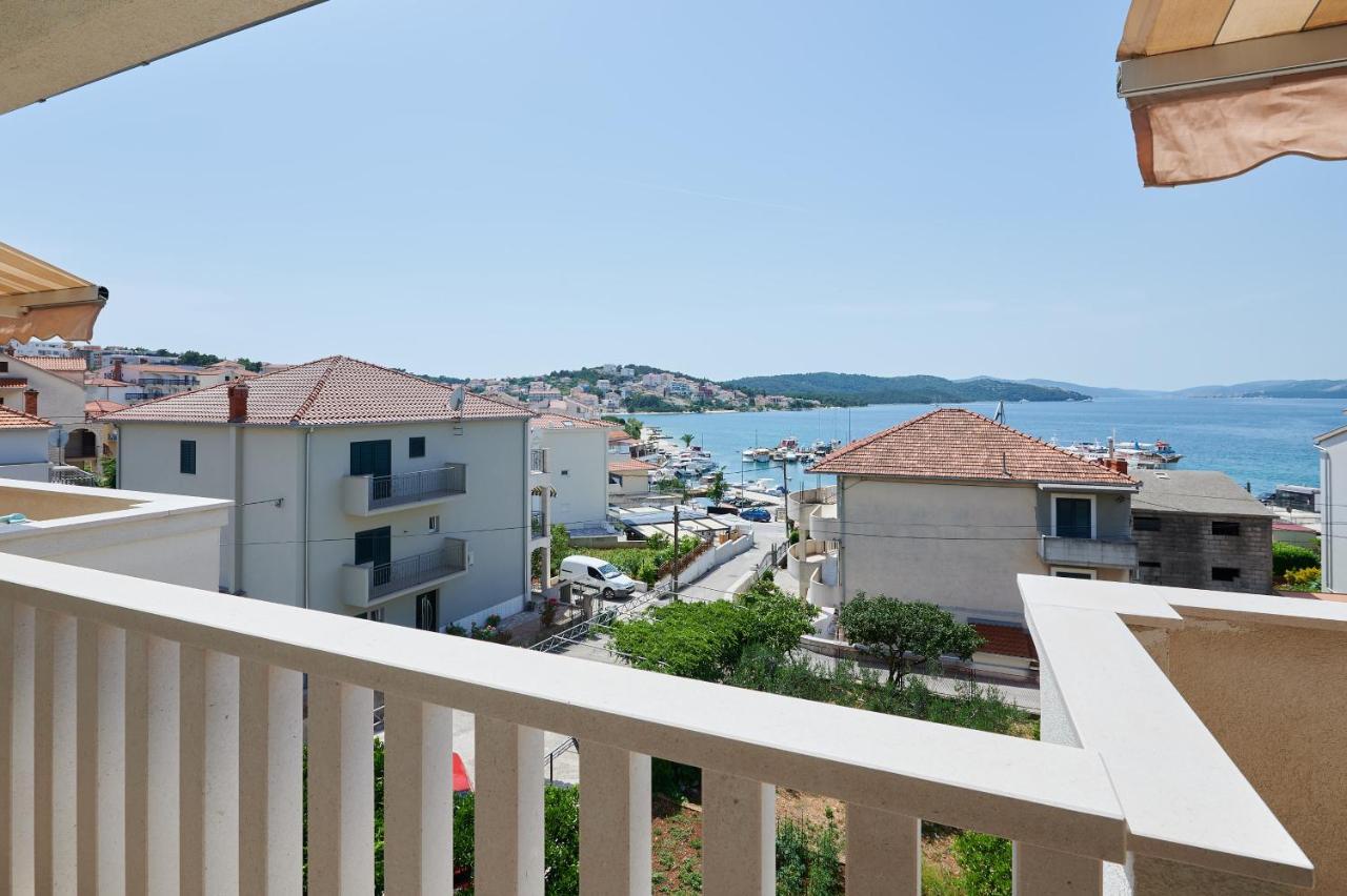 T&T Sea View Apartments Trogir Extérieur photo
