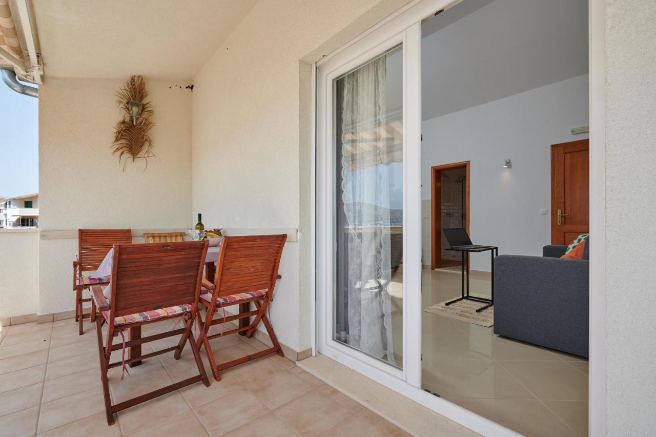 T&T Sea View Apartments Trogir Extérieur photo