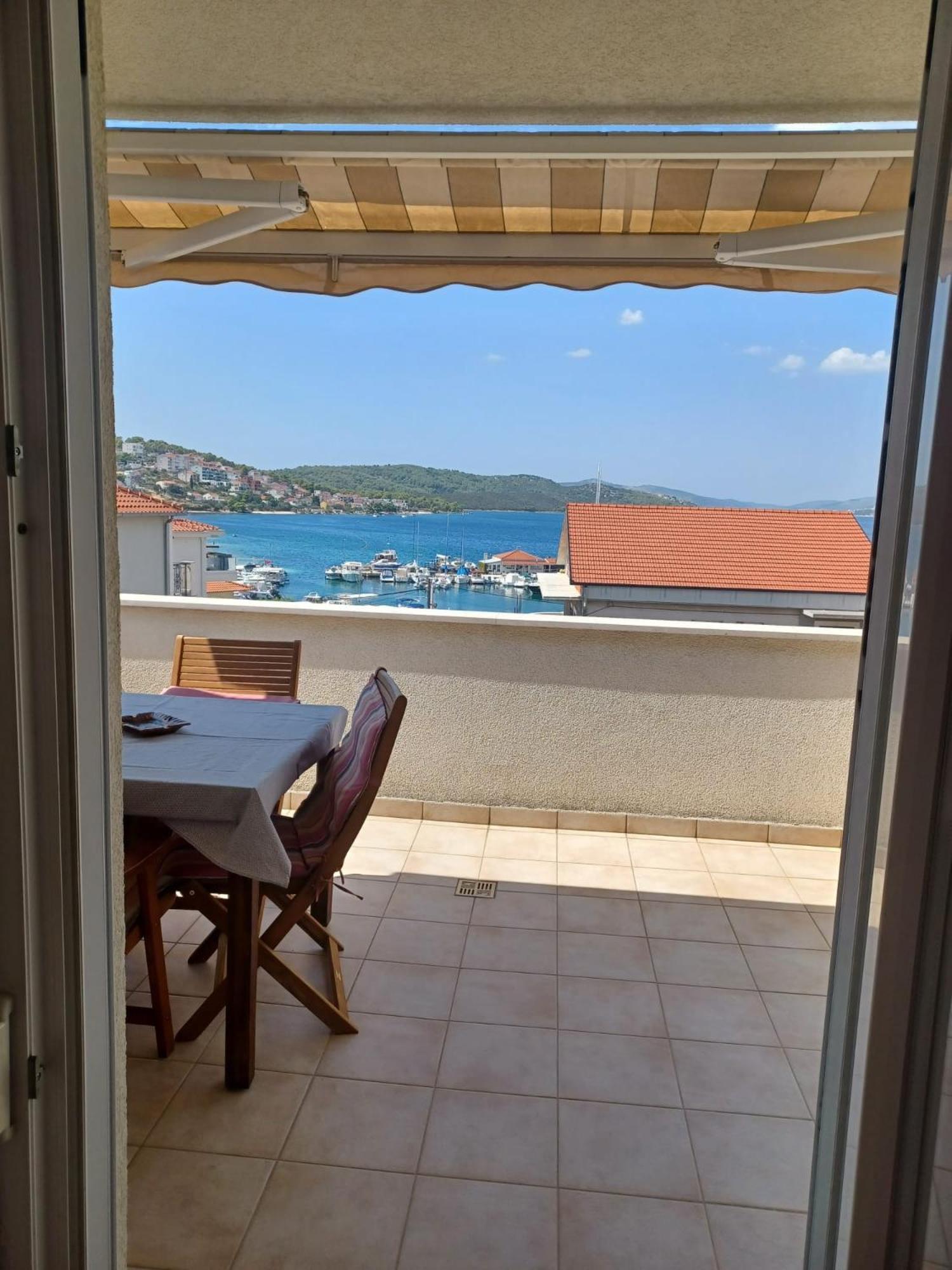 T&T Sea View Apartments Trogir Extérieur photo