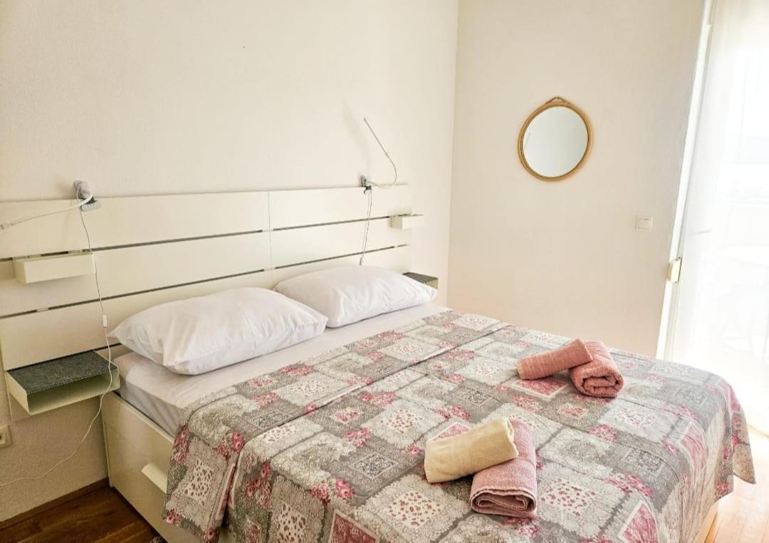 T&T Sea View Apartments Trogir Extérieur photo