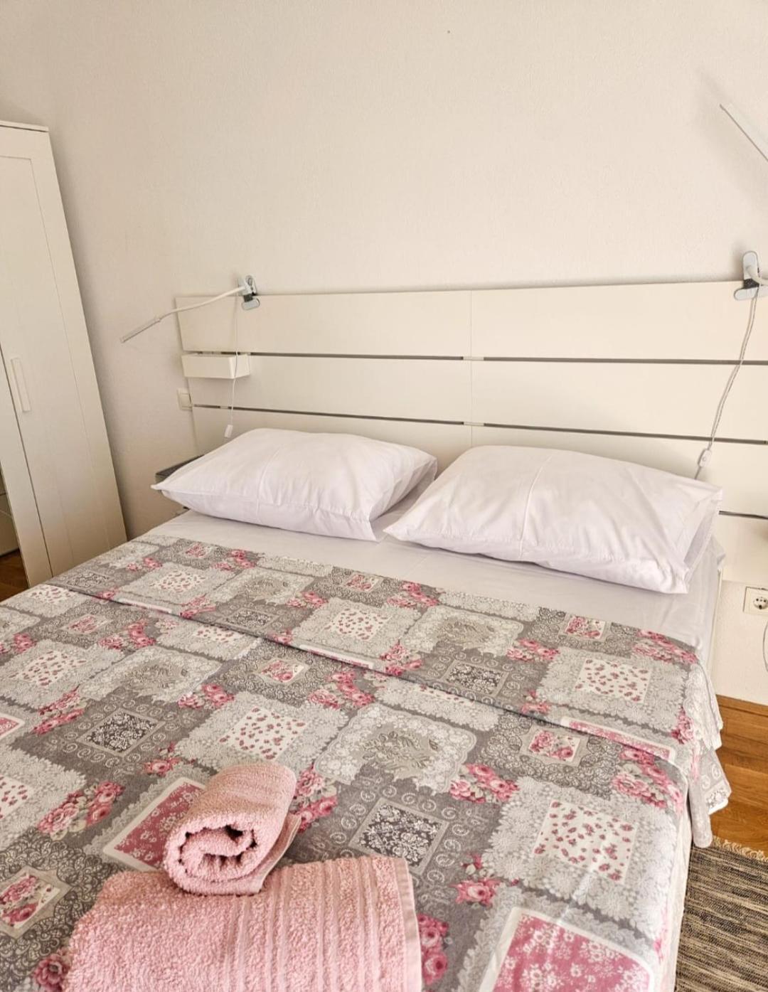 T&T Sea View Apartments Trogir Extérieur photo